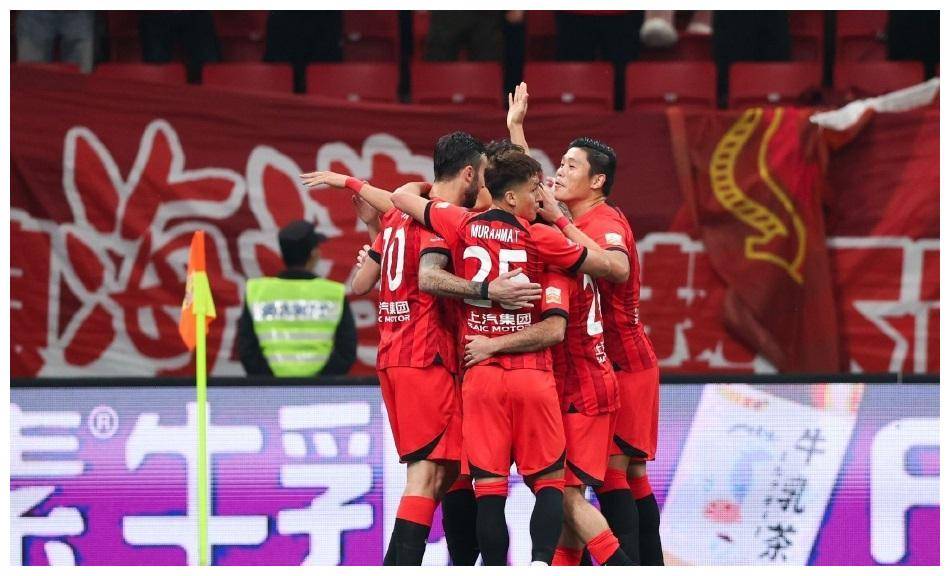 包含广州恒大客场2-0大胜上海海港，积分榜继续领跑中超联赛的词条