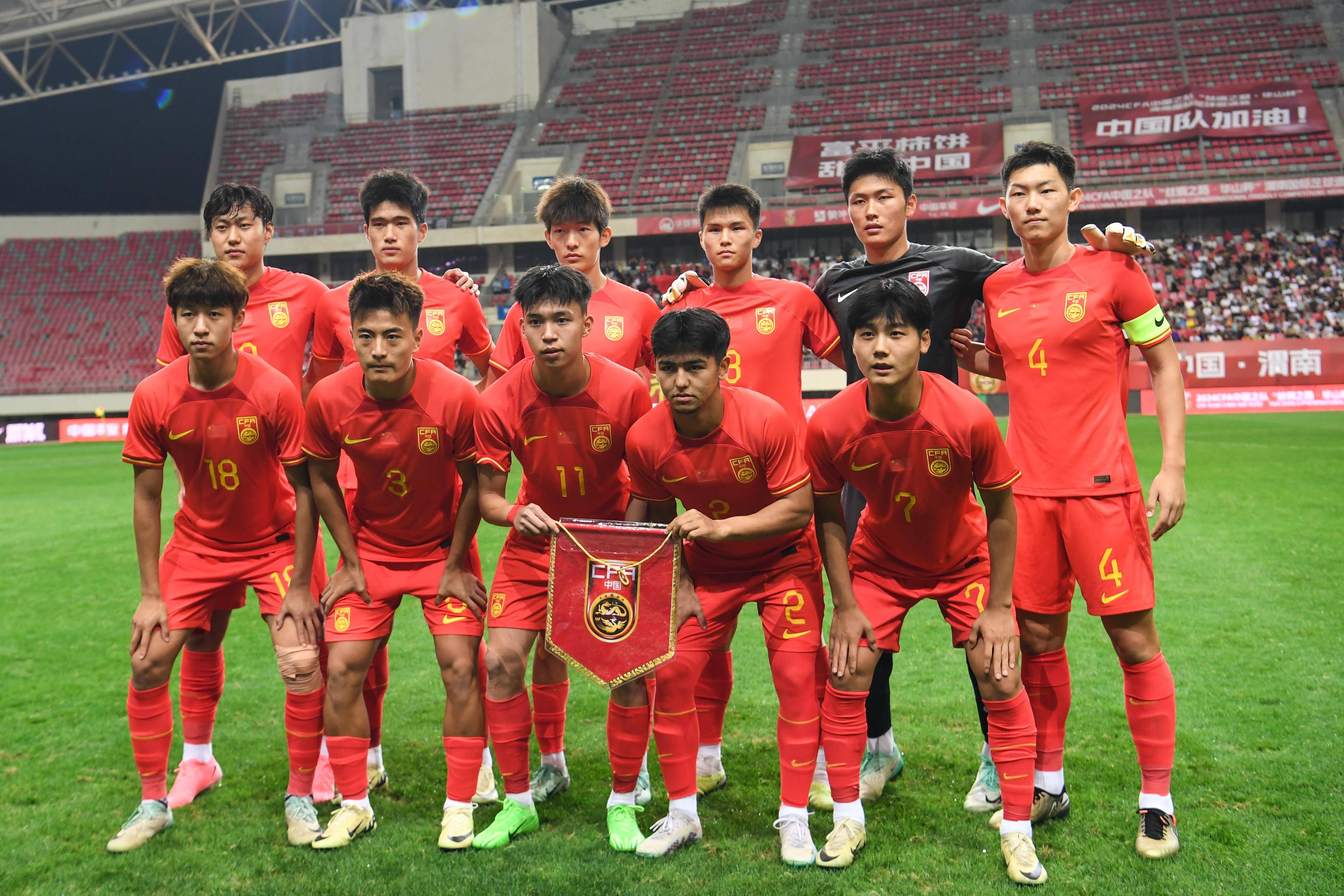 中国足球联赛攻防战持续激烈